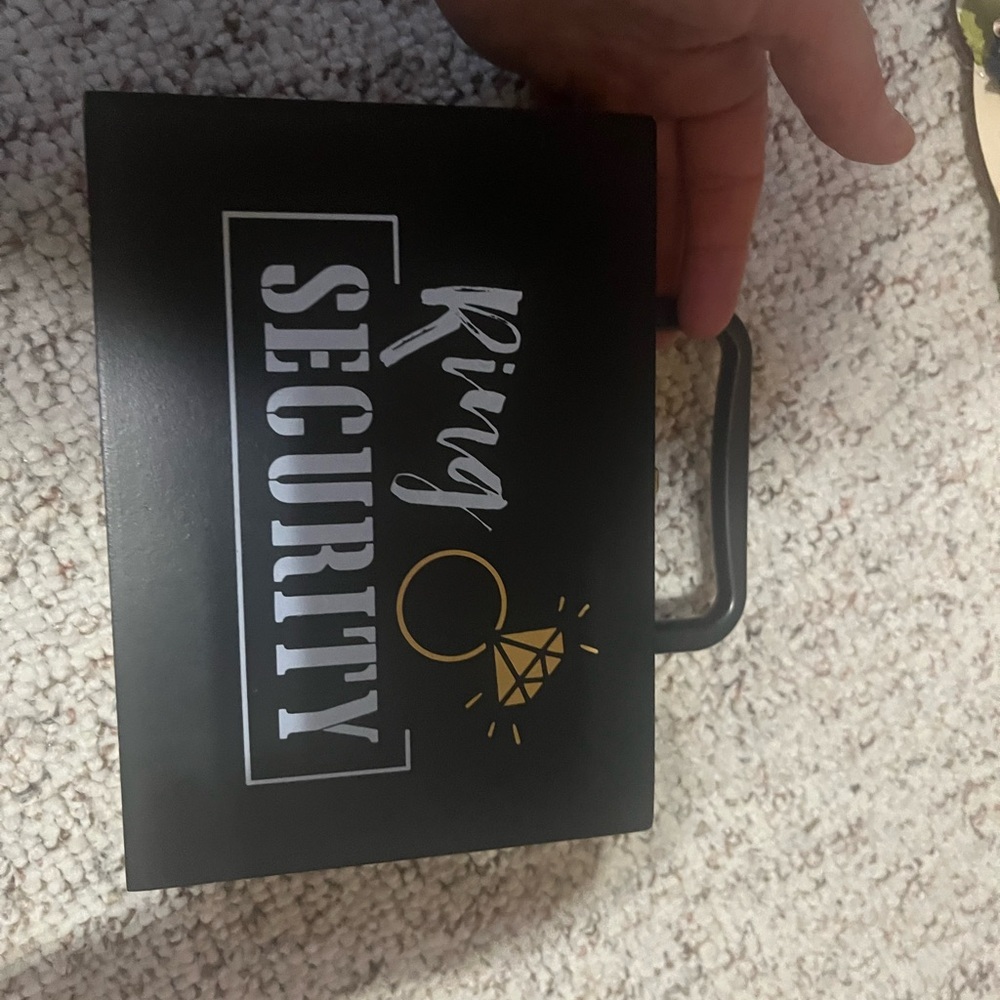 Black and Gold King Security ring bearer box